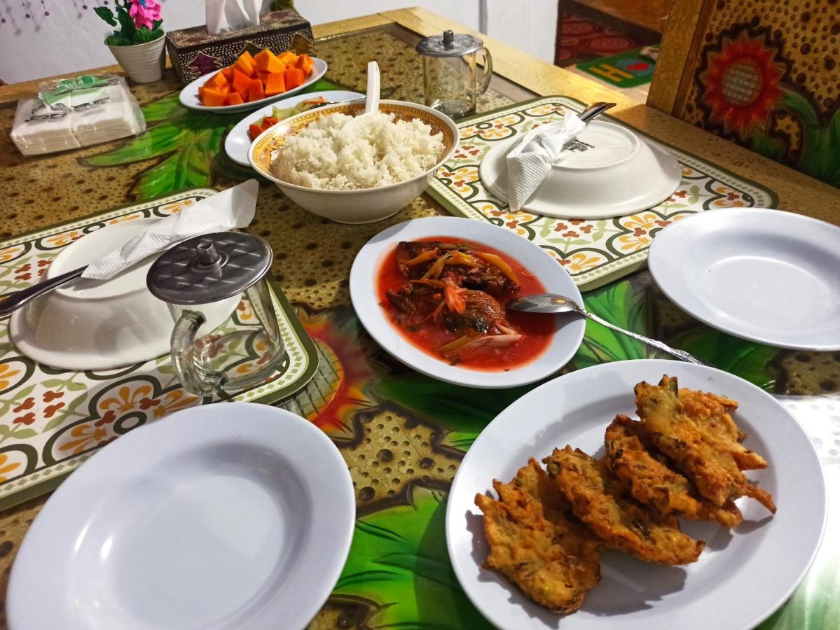 Rinondoran Tangkoko Jungle Homestay מראה חיצוני תמונה